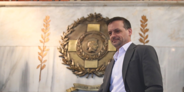 Ο Χάρης Δούκας στο Δημαρχείο της Αθήνας