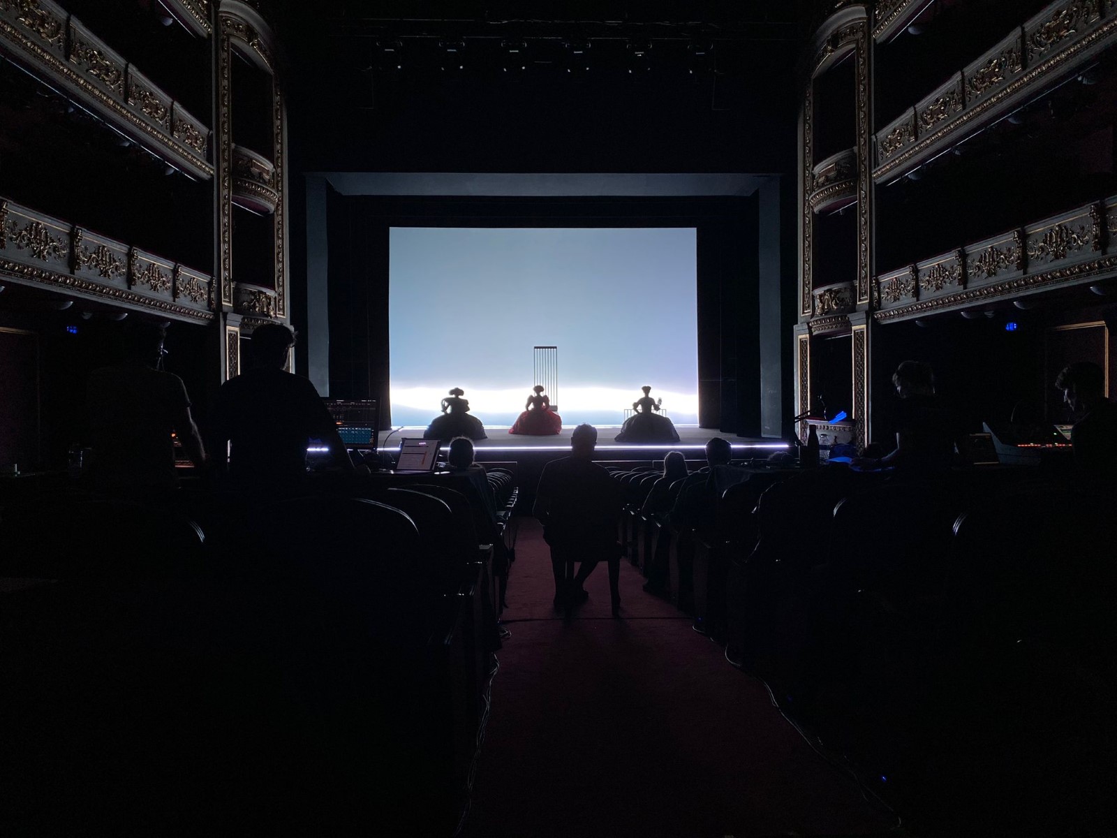 Τρεις Ψηλές Γυναίκες