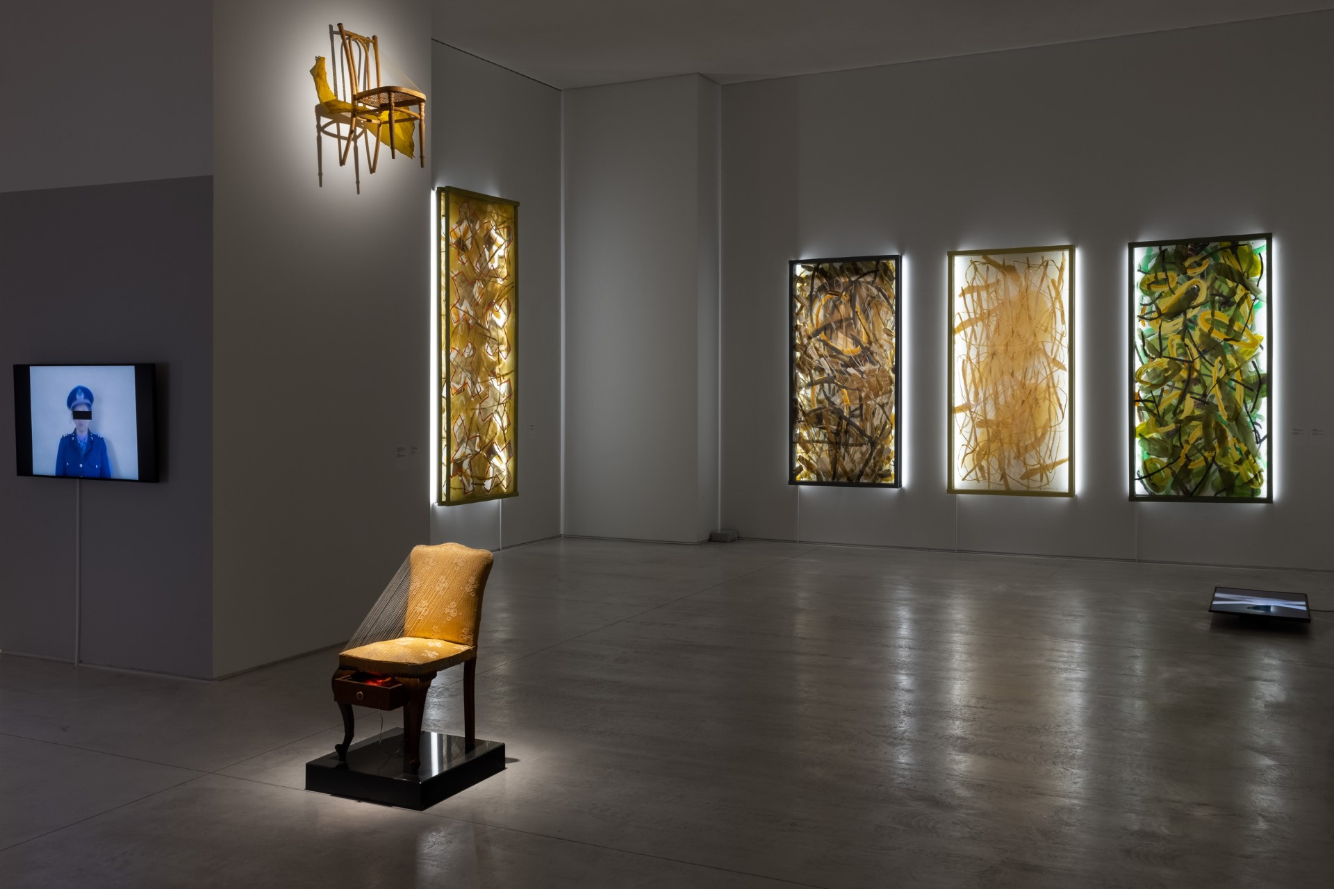 Άποψη εγκατάστασης έκθεσης: Χρόνος στα χέρια μου. Λήδα Παπακωνσταντίνου. Αναδρομική