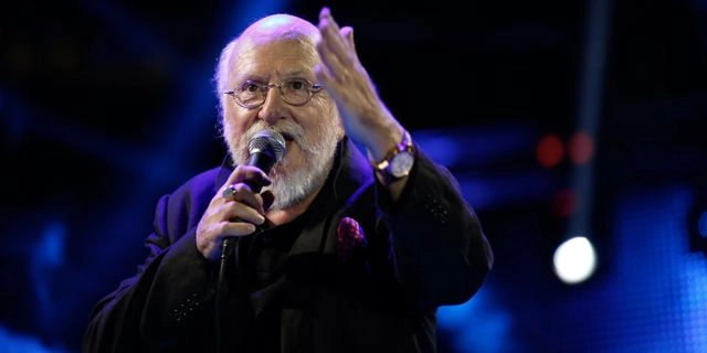 O Διονύσης Σαββόπουλος