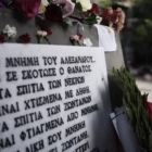 Στιγμιότυπα από το μνημείο του Αλέξανδρου Γρηγορόπουλου στη συμβολή των οδών Μεσολογγίου και Τζαβέλα στα Εξάρχεια