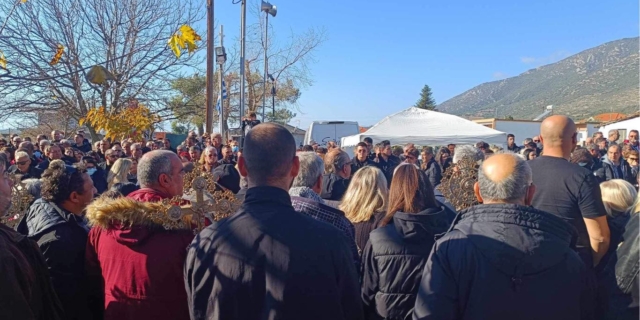 Βασίλης Καρράς: Αυτή την ώρα η ταφή του στο Κοκκινοχώρι Καβάλας