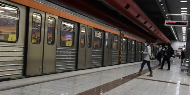 Πώς θα κινηθούν Μετρό και Τραμ στις γιορτές – Οι τροποποιήσεις