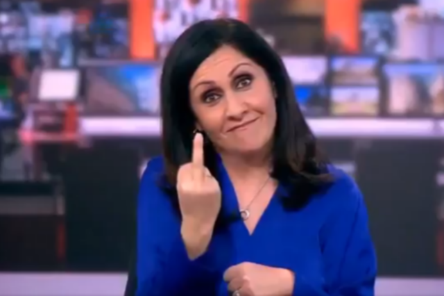 Η “συγγνώμη” της παρουσιάστριας του BBC που έδειξε στον “αέρα” το μεσαίο της δάχτυλο