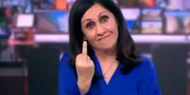 Παρουσιάστρια του BBC έδειχνε το μεσαίο δάχτυλο ενώ βρισκόταν στον “αέρα”