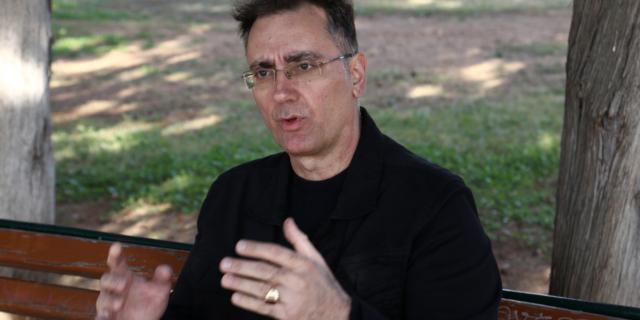 Μενέλαος Χαραλαμπίδης: “Συγκλονιστικές οι φωτογραφίες της Καισαριανής – Να γίνει προσπάθεια να αποκτηθούν”