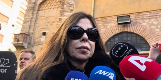 Η Άντζελα Δημητρίου στο λαϊκό προσκύνημα του Βασίλη Καρρά