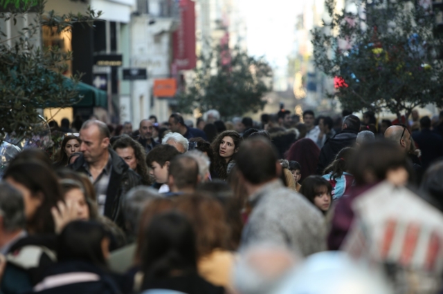 Μειώθηκε ο μόνιμος πληθυσμός της Ελλάδας – Η εκτίμηση του 2023