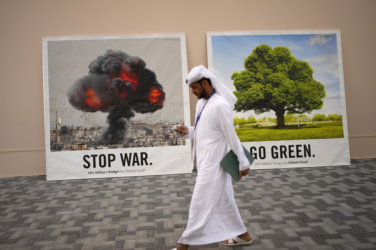 Εκατοντάδες αρνητές της Κλιματικής Αλλαγής στην COP28 που οδεύει προς φιάσκο