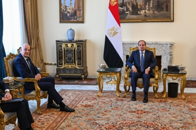 Στην Αίγυπτο ο Δένδιας – Συνάντηση με τον Αλ Σίσι
