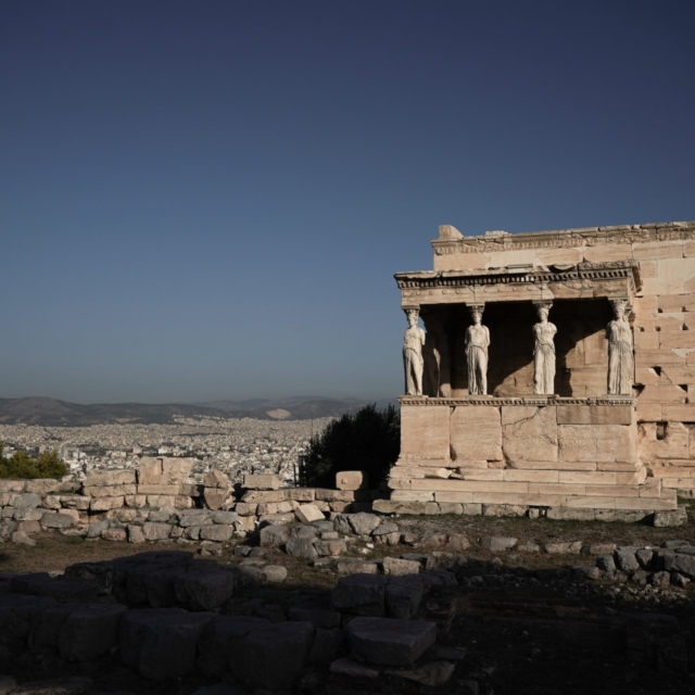 Γλυπτά Παρθενώνα: Οι αρχαιολόγοι ξεκαθαρίζουν τι δε νοείται ως “επιστροφή”