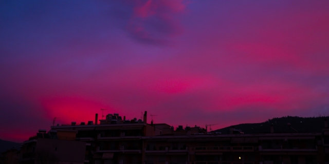 Εντυπωσιακά χρώματα στον ουρανό της Δράμας