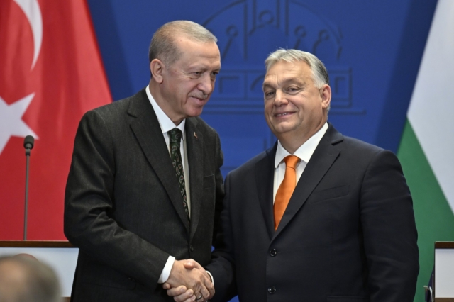 Συνάντηση Ερντογάν – Όρμπαν με την υπογραφή 16 συμφωνιών