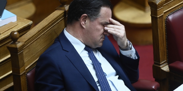 Ο ακροδεξιός χορός του Ζαλόγγου στη Βουλή