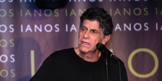 Μπέζος: “Ο Χίτλερ μπροστά στην ελληνική οικογένεια είναι αρνί”