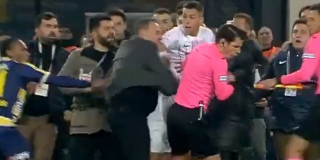 Τουρκία: Ο πρόεδρος της Ανκαραγκιουτσού γρονθοκόπησε διαιτητή – Η αντίδραση Ερντογάν