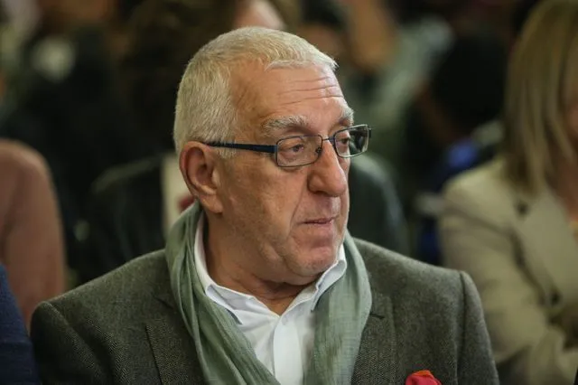 Κακλαμάνης κατά Κωνσταντοπούλου: Επιθυμεί προνομιακή πρόσβαση στη δικογραφία των Τεμπών