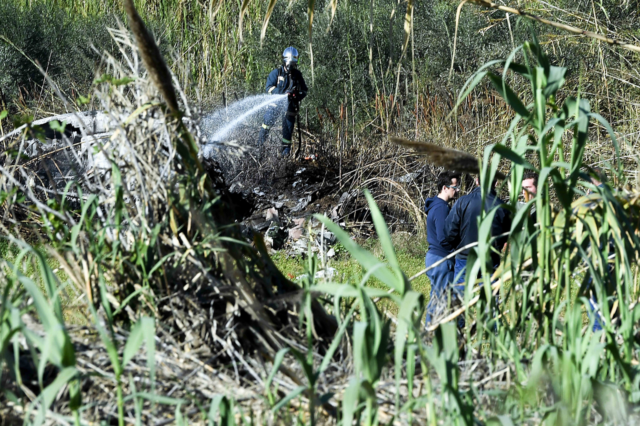 Πτώση αεροσκάφους στην Καλαμάτα: Τα σενάρια για τα αίτια της τραγωδίας