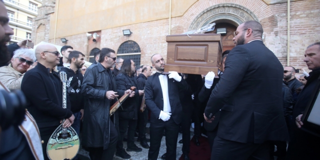 Βασίλης Καρράς: O συγκινητικός αποχαιρετισμός από την μπάντα του