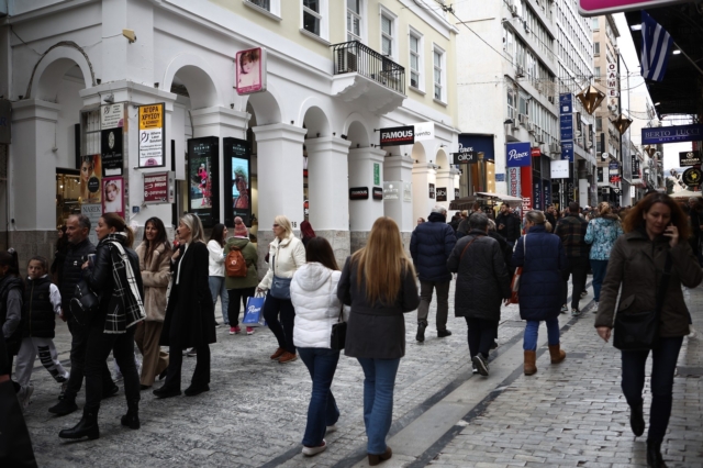 Πτώση στους όγκους πωλήσεων στο λιανεμπόριο