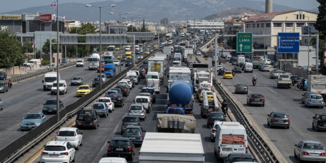 Κίνηση στους δρόμους: Μποτιλιάρισμα στον Κηφισό, συμφόρηση στο λιμάνι του Πειραιά