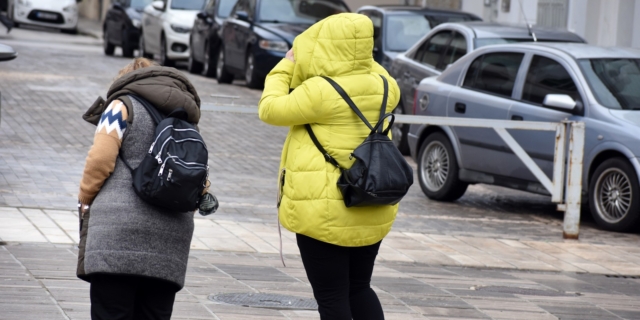 Παραμένουν χαμηλές οι θερμοκρασίες το Σάββατο – Πού αναμένονται βροχοπτώσεις