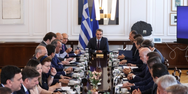 Μέτρα κατά της οπαδικής βίας – Το “όλα στο τραπέζι” της κυβέρνησης