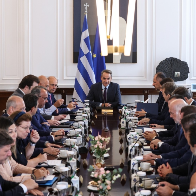 Μέτρα κατά της οπαδικής βίας – Το “όλα στο τραπέζι” της κυβέρνησης