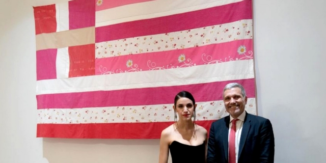 Τζόρτζια Λαλέ:  Η πρώτη της αντίδραση μετά την εντολή απόσυρσης της ροζ ελληνικής σημαίας