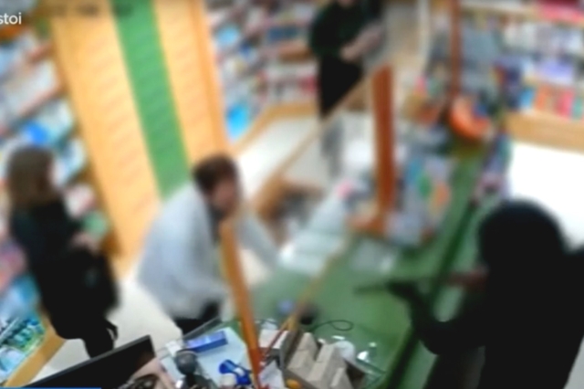 Χολαργός: Βίντεο ντοκουμέντο από την ένοπλη ληστεία σε φαρμακείο
