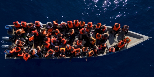 Μετανάστες σε πλοιάριο