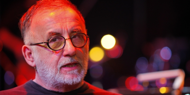 Θάνος Μικρούτσικος