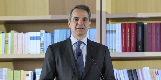 Μέτρα για ακρίβεια και στέγη, ως “αντίβαρο” στον γάμο ομόφυλων ζευγαριών