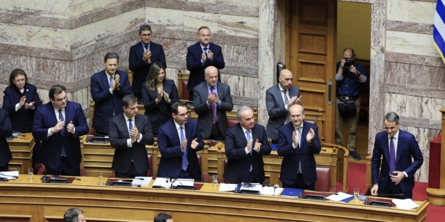 Ο Κυριάκος Μητσοτάκης και υπουργοί, κατά τη συζήτηση για τον προϋπολογισμό