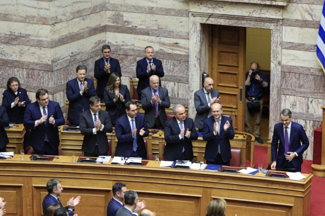 Ο Κυριάκος Μητσοτάκης και υπουργοί, κατά τη συζήτηση για τον προϋπολογισμό