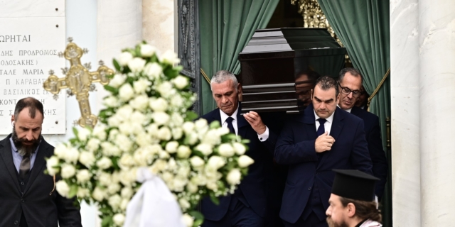 Γιώργος Μιχαλακόπουλος: Οδύνη και θλίψη στην κηδεία του ηθοποιού και σκηνοθέτη