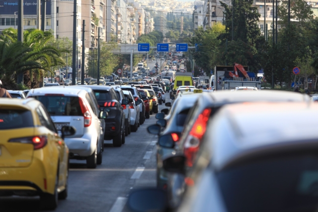 Κίνηση στους δρόμους: Σε ρυθμούς Ερντογάν η Αθήνα – Πού υπάρχουν προβλήματα