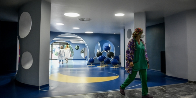 Μέγαρα: Σε βαριά και κρίσιμη κατάσταση με πολλαπλές κακώσεις εγκεφάλου ο 4χρονος