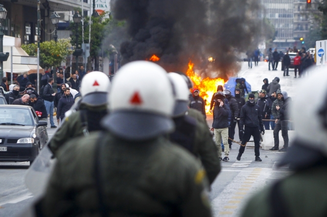 Συγκρούσεις χούλιγκαν με την αστυνομία (αρχείου)