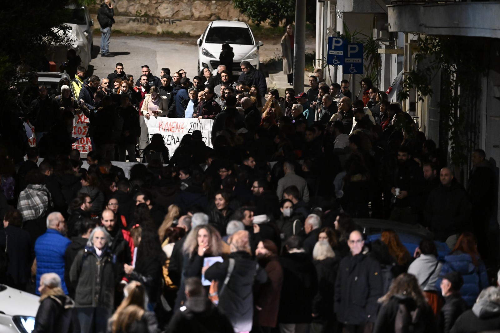 Πορεία στα Πετράλωνα για την έξωση οικογένειας αναπήρων