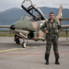 Ο πιλότος του αεροσκάφους, Επισμηναγός Επαμεινώνδας Κωστέας