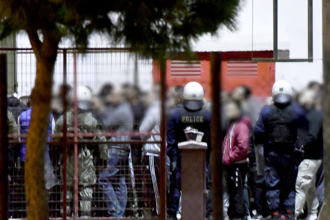 Προσαγωγές μετά τα επεισόδια στον Ρέντη