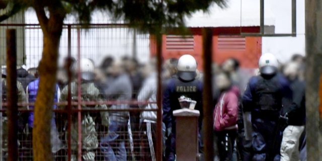Προσαγωγές μετά τα επεισόδια στον Ρέντη