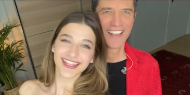 Αναστασία Ρουβά: Χορεύει με τον μπαμπά της το “Θέλεις ή δεν θέλεις” και κάνει χαμό