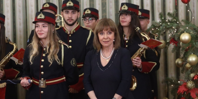 Τα κάλαντα της Πρωτοχρονιάς στην Κατερίνα Σακελλαροπούλου