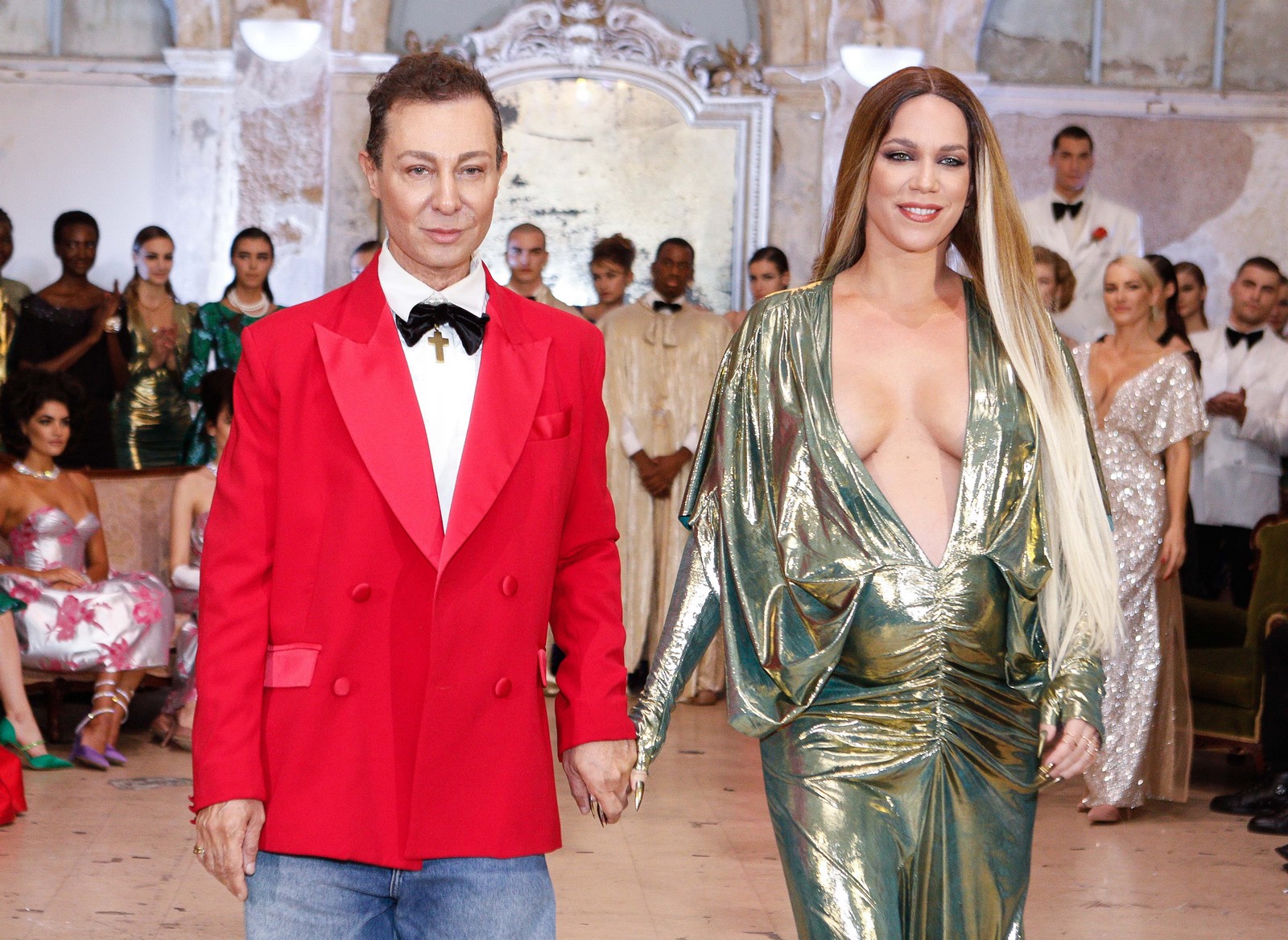 Η Κατερίνα Στικούδη στην επίδειξη μόδας του Βασίλειου Κωστέτσου