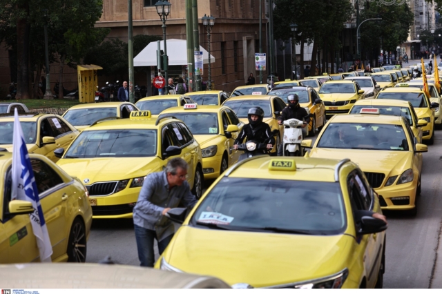 Πορεία των αυτοκινητιστών Ταξί προς τη Βουλή
