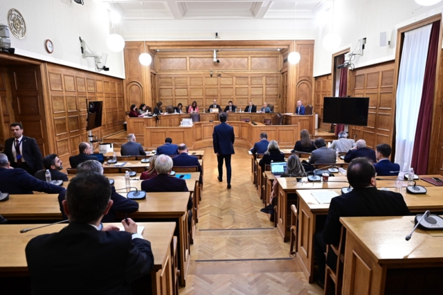 Εξεταστική για τα Τέμπη