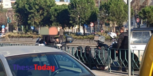 Καταδίωξη διακινητή στη Θεσσαλονίκη – Παράτησε μετανάστες και έφυγε με τα πόδια