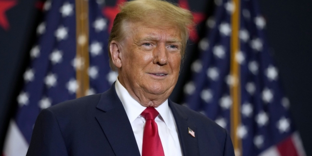 Τραμπ: Απείλησε με δίωξη τον Μπάιντεν, αν δεν λάβει ασυλία